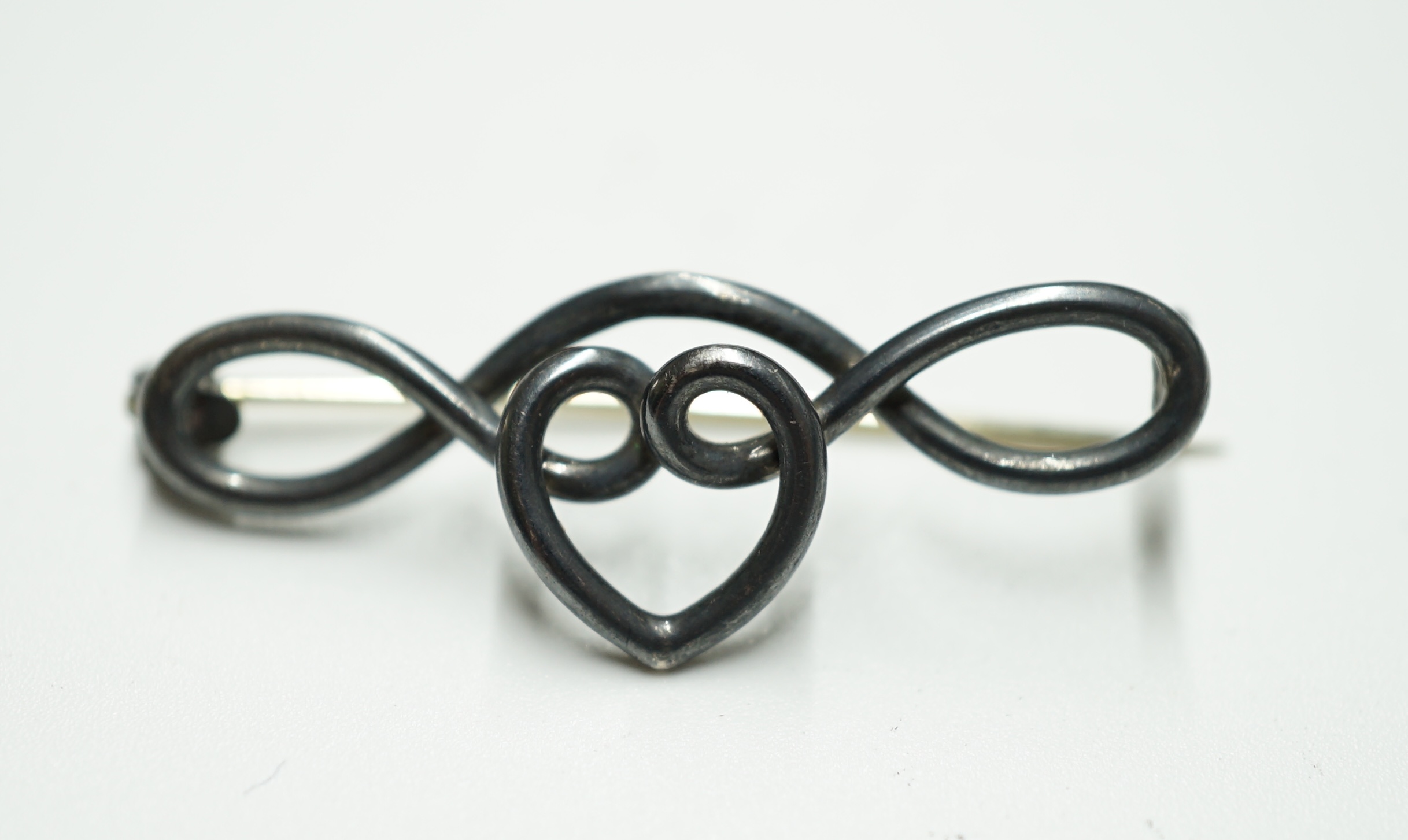 An Edwardian silver heart shaped bar brooch, by Charles Horner, Chester, 1906, 37mm. Condition - fair to good